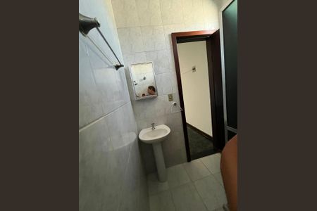 Casa à venda com 321m², 5 quartos e 3 vagas Casa à venda com 321m², 5 quartos e 3 vagasBanheiro