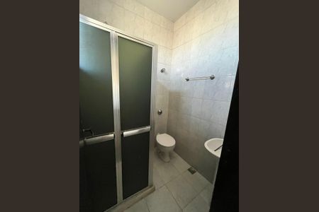 Casa à venda com 321m², 5 quartos e 3 vagas Casa à venda com 321m², 5 quartos e 3 vagasBanheiro