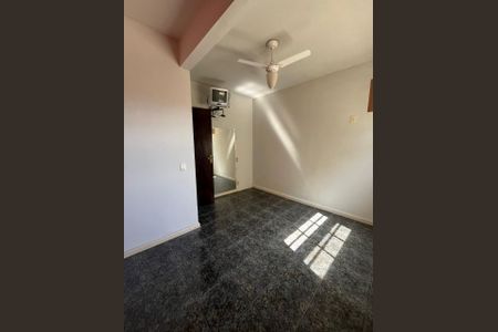 Casa à venda com 321m², 5 quartos e 3 vagas Casa à venda com 321m², 5 quartos e 3 vagasQuarto