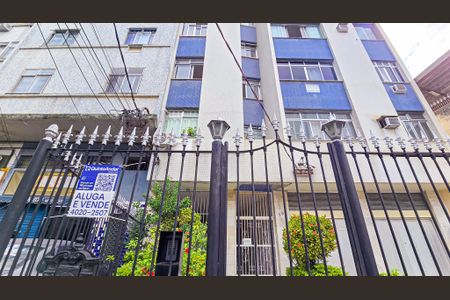 Apartamento para alugar com 47m², 2 quartos e sem vaga Apartamento para alugar com 47m², 2 quartos e sem vagaFachada e portaria com placa