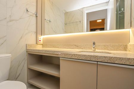 Banheiro 1 de apartamento para alugar com 2 quartos, 74m² em Petrópolis, Porto Alegre