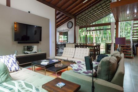 Casa de condomínio à venda com 220m², 3 quartos e 4 vagasSala de TV