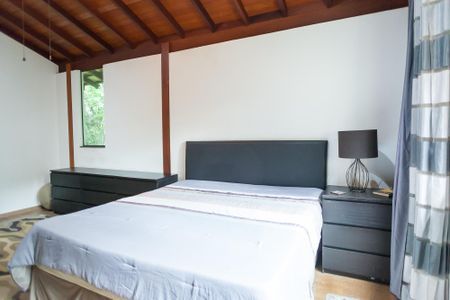 Casa de condomínio à venda com 220m², 3 quartos e 4 vagassuite