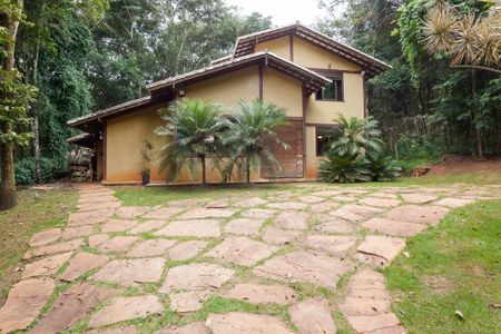Casa de condomínio à venda com 220m², 3 quartos e 4 vagasFachada