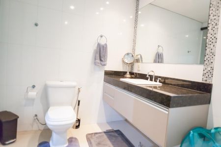 Casa de condomínio à venda com 220m², 3 quartos e 4 vagasBanheiro suite