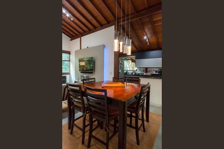 Casa de condomínio à venda com 220m², 3 quartos e 4 vagasSala de Jantar