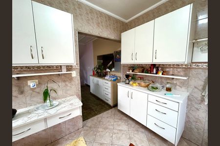 Casa à venda com 160m², 3 quartos e 2 vagas Casa à venda com 160m², 3 quartos e 2 vagasCozinha