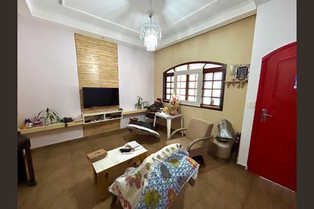 Casa à venda com 160m², 3 quartos e 2 vagas Casa à venda com 160m², 3 quartos e 2 vagasSala