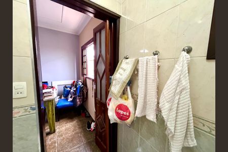 Casa à venda com 160m², 3 quartos e 2 vagas Casa à venda com 160m², 3 quartos e 2 vagasBanheiro 2