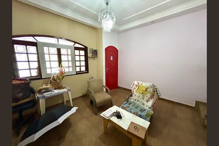 Casa à venda com 160m², 3 quartos e 2 vagas Casa à venda com 160m², 3 quartos e 2 vagasSala