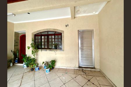 Casa à venda com 160m², 3 quartos e 2 vagas Casa à venda com 160m², 3 quartos e 2 vagasGaragem