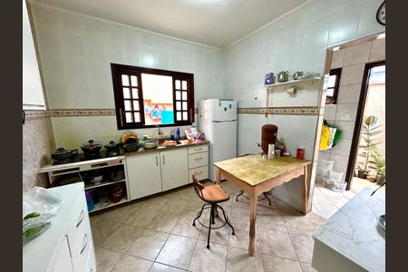 Casa à venda com 160m², 3 quartos e 2 vagas Casa à venda com 160m², 3 quartos e 2 vagasCozinha