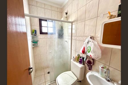 Casa à venda com 160m², 3 quartos e 2 vagas Casa à venda com 160m², 3 quartos e 2 vagasBanheiro 1