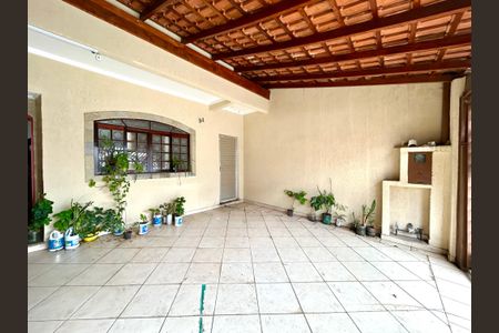 Casa à venda com 160m², 3 quartos e 2 vagas Casa à venda com 160m², 3 quartos e 2 vagasGaragem
