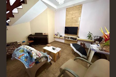 Casa à venda com 160m², 3 quartos e 2 vagas Casa à venda com 160m², 3 quartos e 2 vagasSala