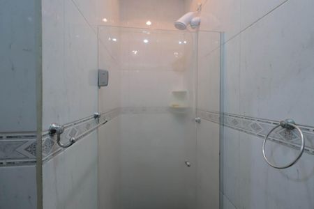 Casa à venda com 200m², 2 quartos e 3 vagasBanheiro da Suíte 1