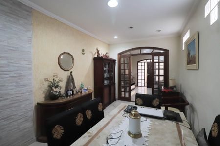 Casa à venda com 200m², 2 quartos e 3 vagasSala 2