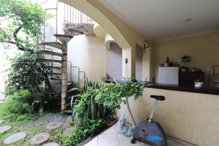 Casa à venda com 200m², 2 quartos e 3 vagasQuintal