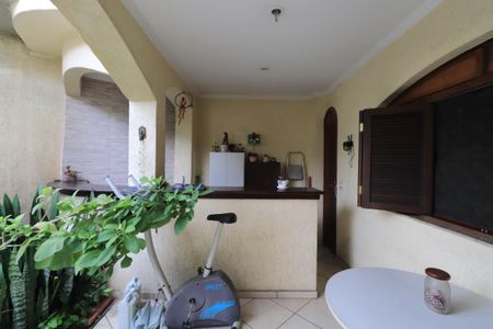 Casa à venda com 200m², 2 quartos e 3 vagasQuintal