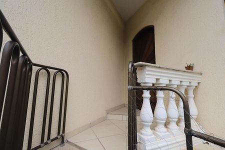 Casa à venda com 200m², 2 quartos e 3 vagasEscada