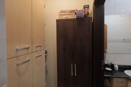 Casa à venda com 200m², 2 quartos e 3 vagasBanheiro da Suíte 2