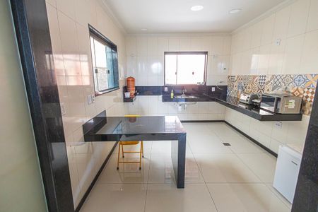 Casa à venda com 200m², 5 quartos e 2 vagascozinha
