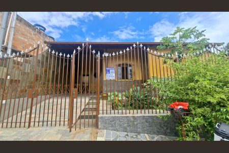 Casa à venda com 200m², 5 quartos e 2 vagasfachada / placa: gyak 285