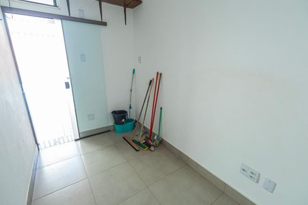 Casa à venda com 200m², 5 quartos e 2 vagas quarto 5 (DCE)