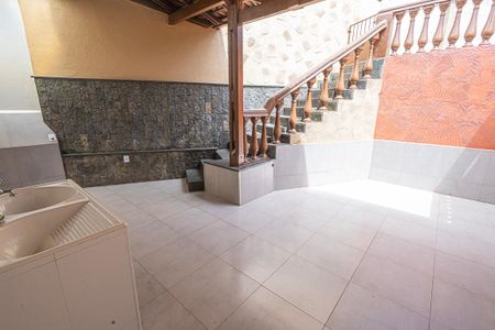 Casa à venda com 200m², 5 quartos e 2 vagasarea de serviço