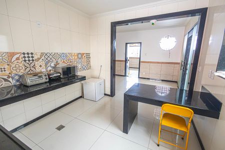 Casa à venda com 200m², 5 quartos e 2 vagascozinha