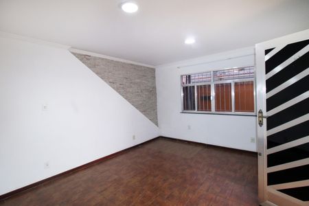 Sala de casa para alugar com 2 quartos, 100m² em Pavuna, Rio de Janeiro
