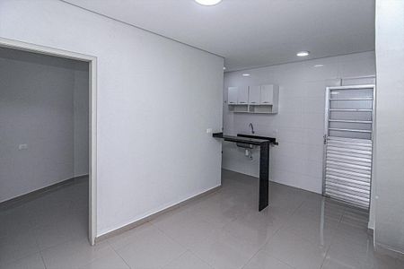 sala, cozinha e área de serviço_2 de kitnet/studio para alugar com 1 quarto, 28m² em Vila Nair, São Paulo
