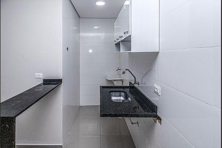 sala, cozinha e área de serviço_5 de kitnet/studio para alugar com 1 quarto, 28m² em Vila Nair, São Paulo
