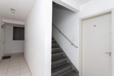 Apartamento para alugar com 42m², 2 quartos e 1 vaga Apartamento para alugar com 42m², 2 quartos e 1 vagaEscada / Entrada