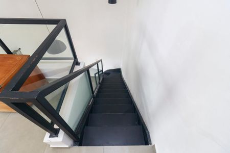 Apartamento à venda com 58m², 1 quarto e 2 vagasEscada