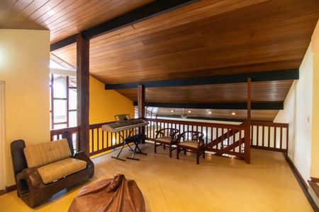 Casa à venda com 300m², 5 quartos e 2 vagas Casa à venda com 300m², 5 quartos e 2 vagasMezanino