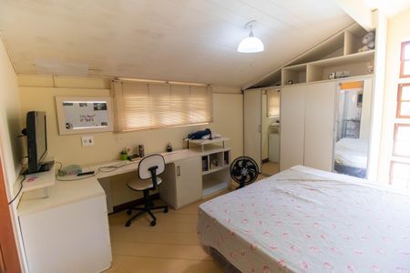 Casa à venda com 300m², 5 quartos e 2 vagas Casa à venda com 300m², 5 quartos e 2 vagasSuíte 2