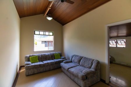 Casa à venda com 300m², 5 quartos e 2 vagas Casa à venda com 300m², 5 quartos e 2 vagasSala 2