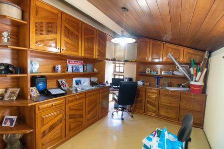 Casa à venda com 300m², 5 quartos e 2 vagas Casa à venda com 300m², 5 quartos e 2 vagasQuarto 3