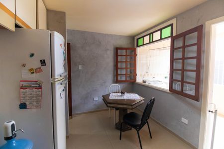 Casa à venda com 300m², 5 quartos e 2 vagas Casa à venda com 300m², 5 quartos e 2 vagasCozinha