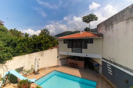 Casa à venda com 300m², 5 quartos e 2 vagas Casa à venda com 300m², 5 quartos e 2 vagasVista do Quarto 3