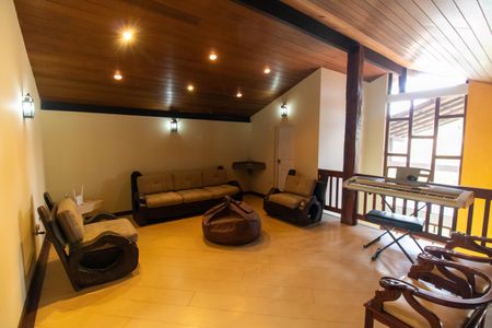 Casa à venda com 300m², 5 quartos e 2 vagas Casa à venda com 300m², 5 quartos e 2 vagasMezanino