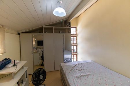 Casa à venda com 300m², 5 quartos e 2 vagas Casa à venda com 300m², 5 quartos e 2 vagasSuíte 2