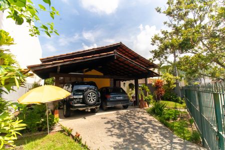 Casa à venda com 300m², 5 quartos e 2 vagas Casa à venda com 300m², 5 quartos e 2 vagasÁrea externa