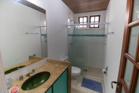 Casa à venda com 300m², 5 quartos e 2 vagas Casa à venda com 300m², 5 quartos e 2 vagasBanheiro Social