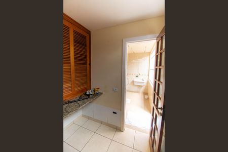 Casa à venda com 300m², 5 quartos e 2 vagas Casa à venda com 300m², 5 quartos e 2 vagasQuarto de Serviço