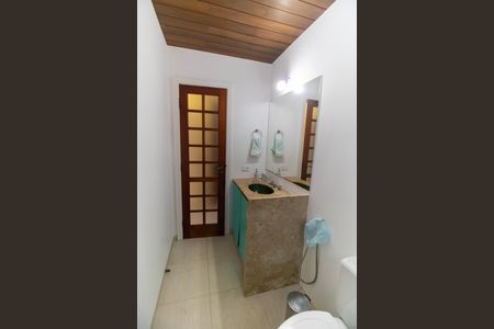 Casa à venda com 300m², 5 quartos e 2 vagas Casa à venda com 300m², 5 quartos e 2 vagasBanheiro Social