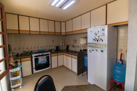 Casa à venda com 300m², 5 quartos e 2 vagas Casa à venda com 300m², 5 quartos e 2 vagasCozinha