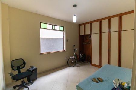 Casa à venda com 300m², 5 quartos e 2 vagas Casa à venda com 300m², 5 quartos e 2 vagasQuarto 1