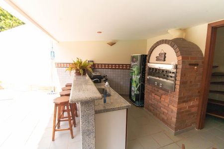 Casa à venda com 300m², 5 quartos e 2 vagas Casa à venda com 300m², 5 quartos e 2 vagasÁrea externa